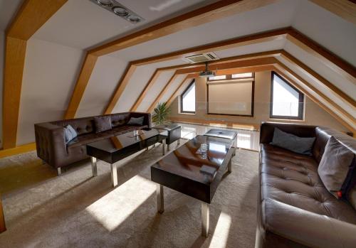 a living room with a couch and a table at Rezydencja nad Wodospadem Spa&Wellness koło Szklarskiej Poręby in Szklarska Poręba
