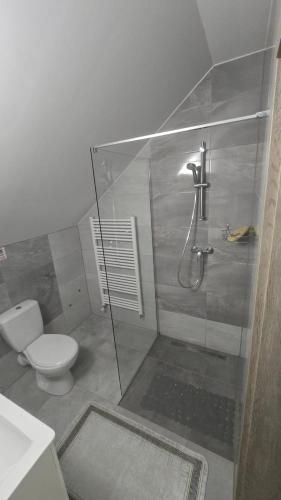 Bilik mandi di Apartmani Marijamagdalena