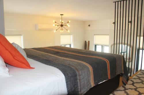 Modern Coastal Ocean Breeze Studio | Beach & Town