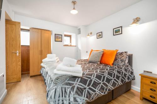 a bedroom with a bed with towels on it at Chunal Apartment Central Glossop in Glossop