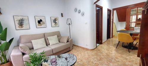 a living room with a couch and a table at Apartamento Casa Gloria in Pontevedra