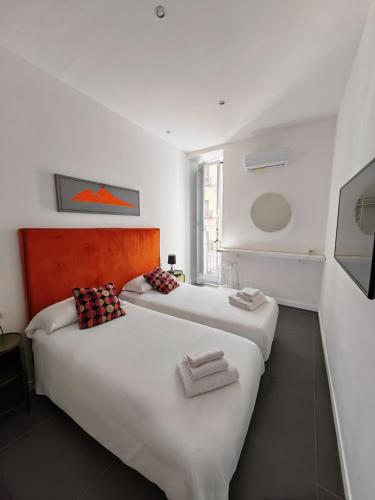 two beds sitting next to each other in a room at Art Street Hotel in Naples