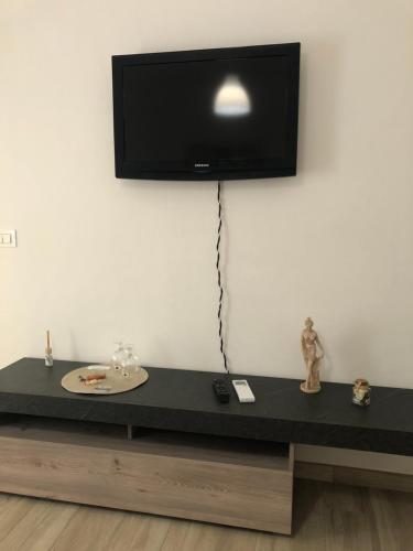 Μια τηλεόραση ή/και κέντρο ψυχαγωγίας στο R&B MiDora Montale
