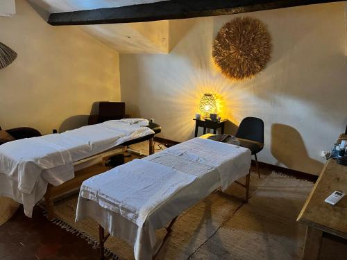 a hospital room with two beds and a mirror at Whaka Lodge in Seissan