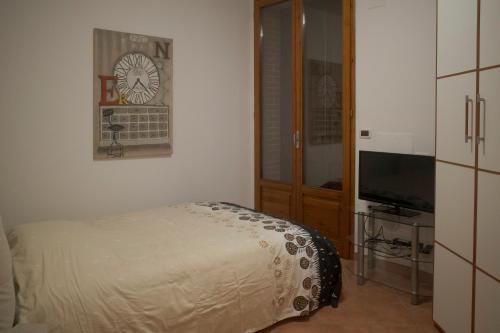 a small bedroom with a bed and a television at Casa Jack in San Giorgio di Piano