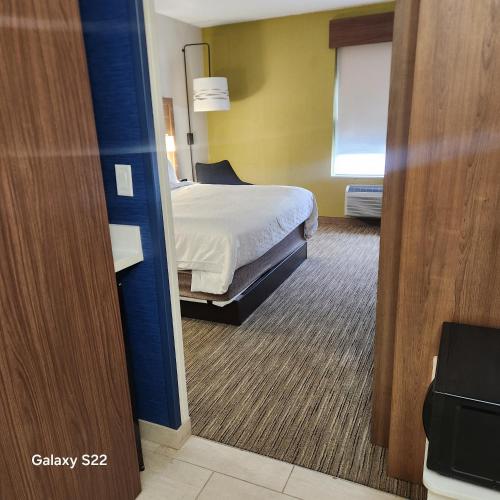 Postel nebo postele na pokoji v ubytování Holiday Inn Express Chelmsford by IHG
