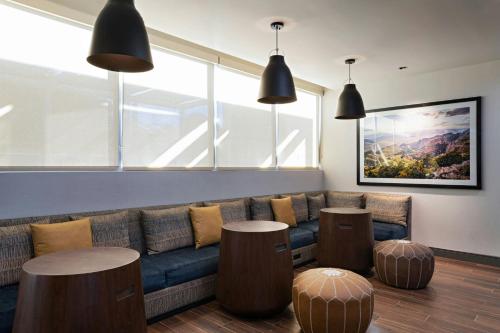 Zona de estar de Fairfield by Marriott Inn & Suites Albuquerque Uptown