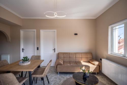Gallery image of Mamfredas Suites in Kipseli