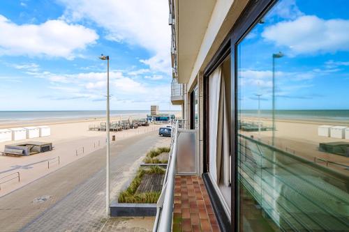 a building with a view of the beach from a balcony at Stormvogel 0102 P15 in Sint-Idesbald