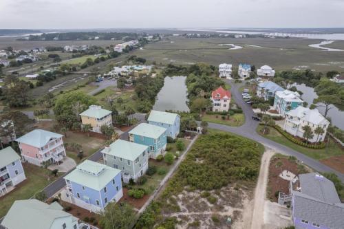 an aerial view of a town with houses and a lake at Rolling Tide - Short Walk to the Beach in Cedar Reef Villas