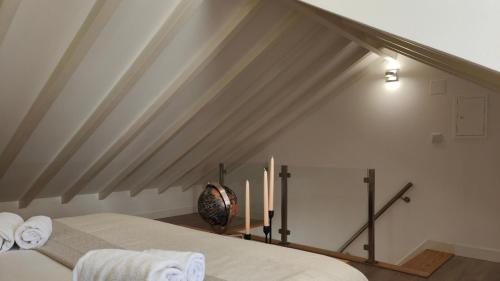 Chiado Modern Attic Duplex 2-Bedroom Apartment
