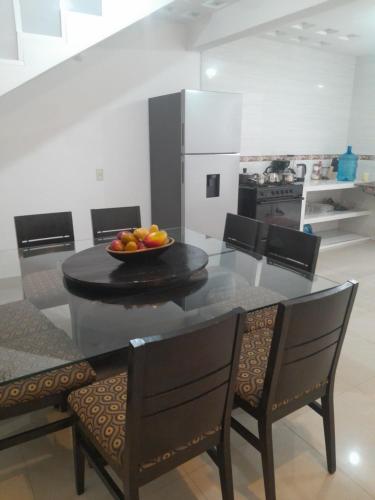 a kitchen with a table with a bowl of fruit on it at Casa muy cerca de plaza central in San Cristóbal de Las Casas