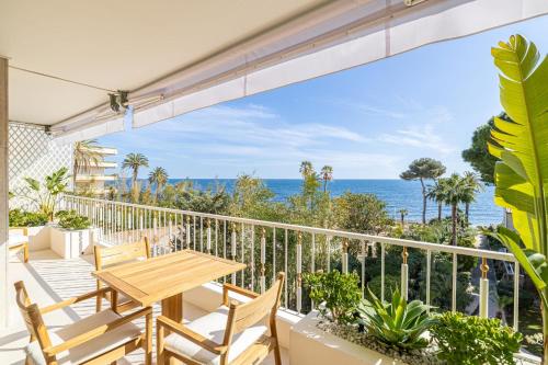 REF 1981 - Cannes sea view apartment Cannes Palm Beach