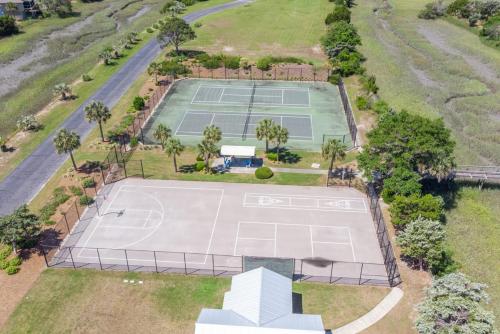 an overhead view of two tennis courts at The Oyster's Pearl - Wonderful Views in Harbour Key in Fripp Island