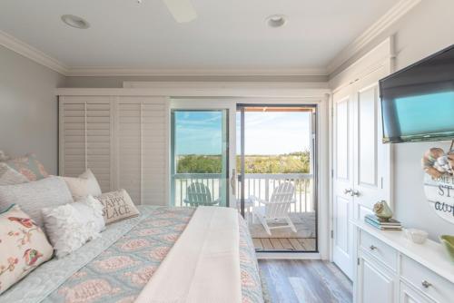 Ένα ή περισσότερα κρεβάτια σε δωμάτιο στο Southern Grace - Serene Oceanfront 1 Bedroom