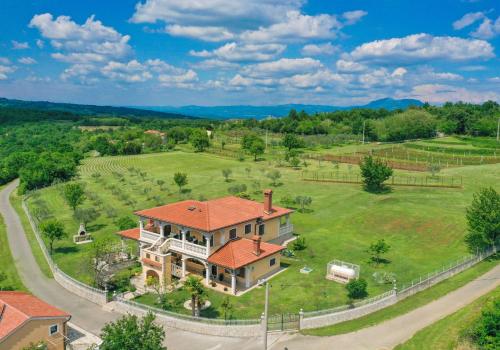 Apartment Solitude- Luxury retreat surrounded by nature near Labin