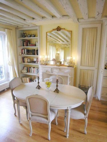 Beautiful 2 BDRM- In the heart of the Marais