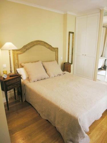 Beautiful 2 BDRM- In the heart of the Marais