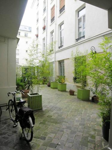Beautiful 2 BDRM- In the heart of the Marais