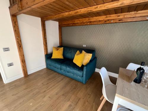 Flo Liberta’ Suite Wood