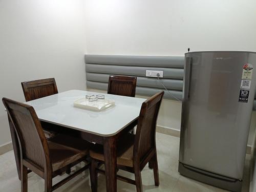Η κουζίνα ή μικρή κουζίνα στο Yendluri's - Studio Flat-5 Kondapur, Gachibowli