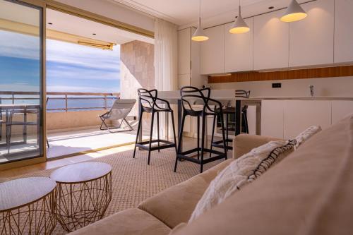 Posezení v ubytování Center Bay Luxueux appartement avec vue mer 6 eme etage