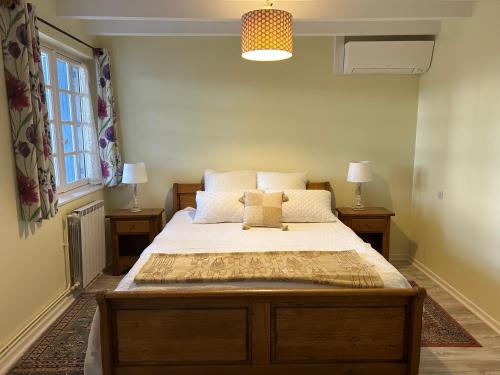 a bedroom with a large bed in a room at Chez Jay à Bassoues in Bassoues