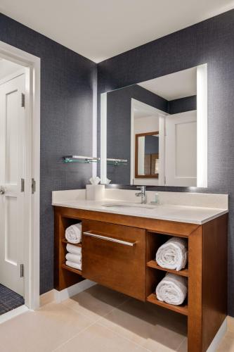 Salle de bains dans l'établissement Residence Inn by Marriott Homewood Mountain Brook