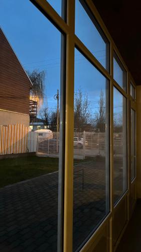 a window of a building with a view of a fence at Dormís Acá in Esquel
