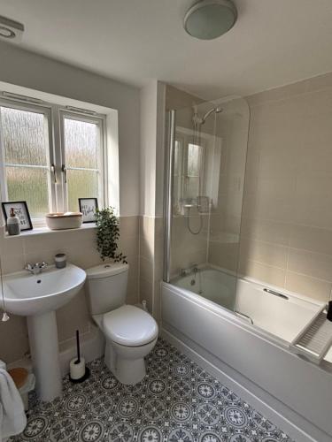 Koupelna v ubytování Two Double Bed Apartment in Pontprennau Cardiff