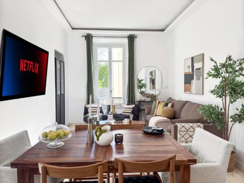 Grand appartement rénové - Jardin et Parking - CZ