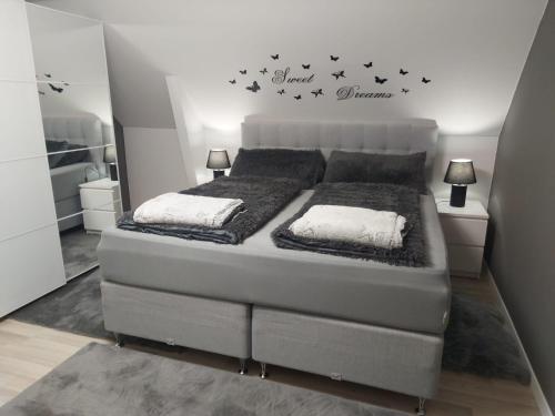 a bedroom with a bed with stars on the wall at Ferienhaus Ymervägen in Lönsboda