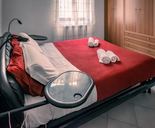 a hospital bed with towels and a mirror on it at Fronte Ospedale, Parcheggio Gratis e Centro vicino in Piacenza