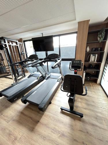 a gym with treadmills and ellipticals in a room at Melhores Flats - Relaxante, à beira-mar in Cabedelo