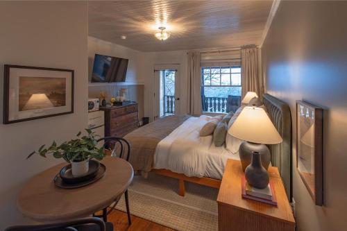 Ένα ή περισσότερα κρεβάτια σε δωμάτιο στο Historic Riverview Inn Two
