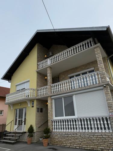 Budova, v ktorej sa penzión nachádza