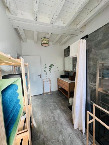 TV a/nebo společenská místnost v ubytování Logement neuf moderne équipé