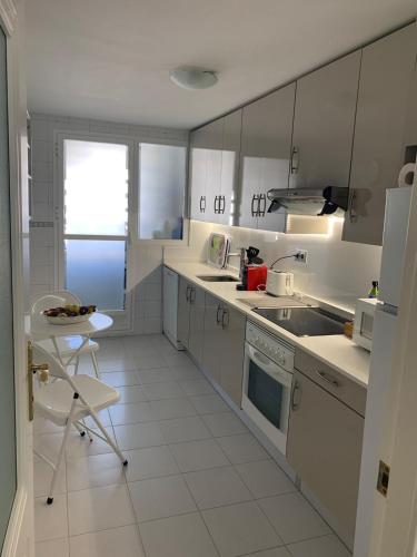 Golden Mile Penthouse, Pool-Parking, 5Min Beach!