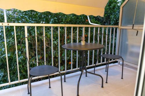 Loutraki Studio by the Beach Bars,Taverns,AC, Washer
