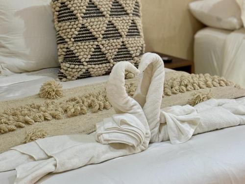Una cama o camas en una habitación de Holbox Midtown Suites