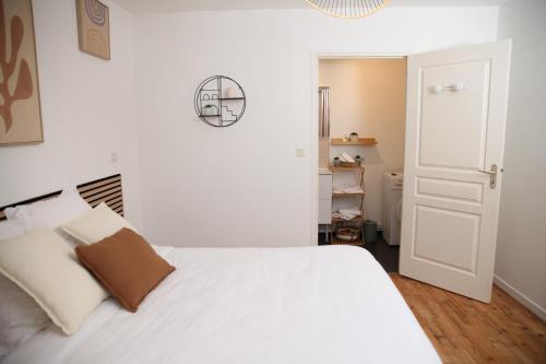 Katil atau katil-katil dalam bilik di Le D'lices, Spacieux, Centre-ville, Free parking