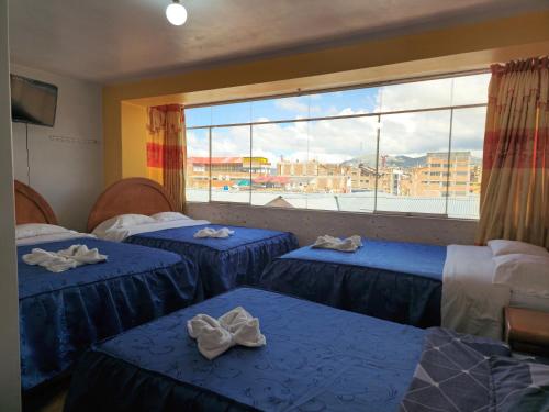 Postel nebo postele na pokoji v ubytování HOSTAL ACUARIUS PUNO