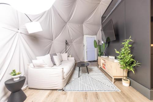 Posezení v ubytování Gaia Dome Stars Hottub Wineries Secluded Romantic Frederick