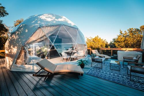 Posezení v ubytování Gaia Dome Stars Hottub Wineries Secluded Romantic Frederick