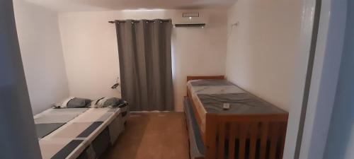 a small room with two beds and a curtain at Avenida colon in Santiago del Estero