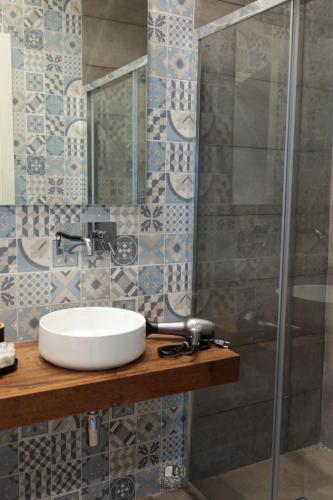 a bathroom with a sink and a shower at Palazzo Giudecca in Reggio Calabria
