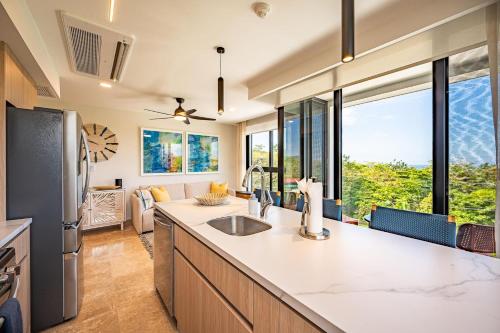 Ένα ή περισσότερα κρεβάτια σε δωμάτιο στο Torres del Mar oceanview 6th-floor two-bedroom condo