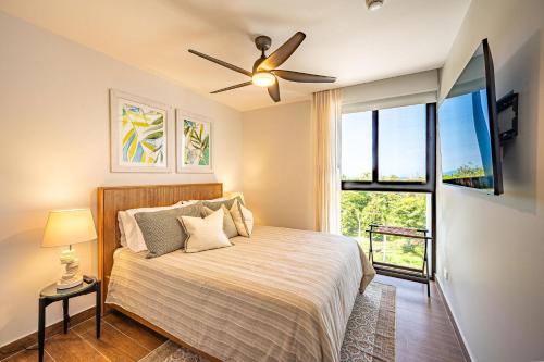 Ένα ή περισσότερα κρεβάτια σε δωμάτιο στο Torres del Mar oceanview 6th-floor two-bedroom condo