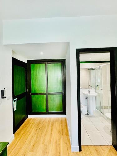 a bathroom with green glass doors and a sink at VALE MAR Guest in Ribeira Brava