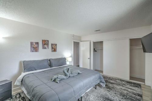 Postel nebo postele na pokoji v ubytování Your Vegas Home From Home! Sleeps 6!